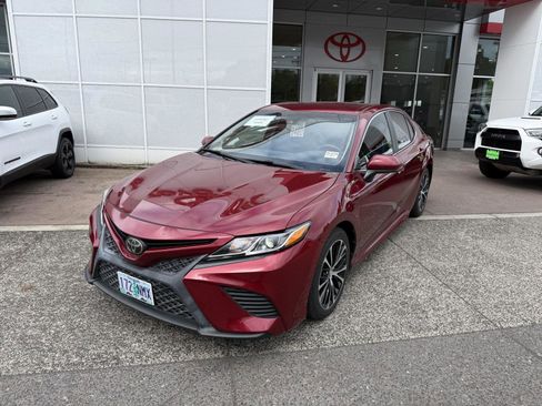 Used 2018 Toyota Camry SE w/ Protection Package (Q2) FWD image 2
