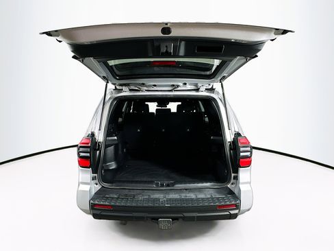 Used 2025 Toyota 4Runner SR5 AWD/4WD image 27