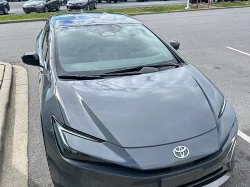 Used 2025 Toyota Prius XLE FWD image 1