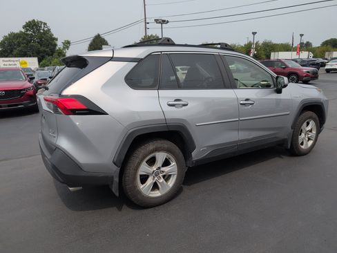 Used 2020 Toyota RAV4 XLE w/ Convenience Package AWD/4WD image 3