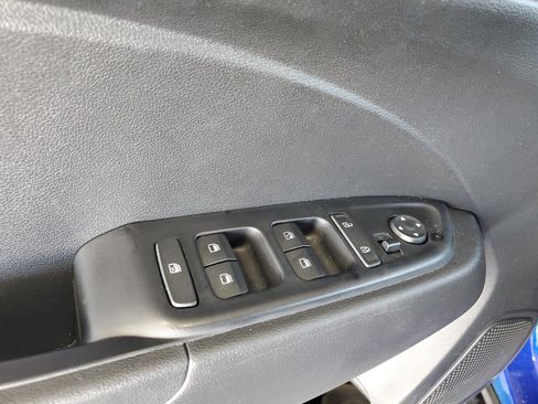 Used 2024 Hyundai Venue SEL FWD image 13