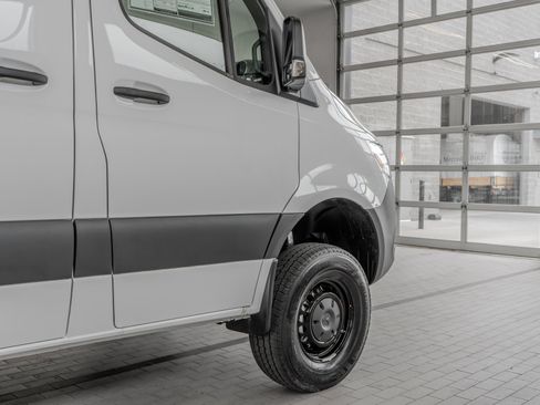 Used 2025 Mercedes-Benz Sprinter 2500 image 26