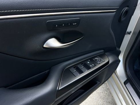 Used 2019 Lexus ES 350 w/ Premium Package image 10