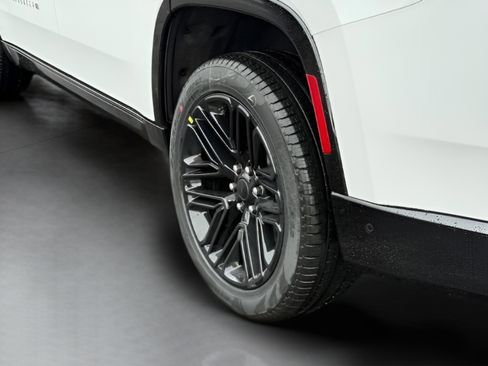 New 2026 Jeep Grand Wagoneer Limited AWD/4WD image 9