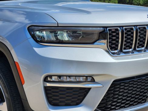 Used 2023 Jeep Grand Cherokee Limited AWD/4WD image 9