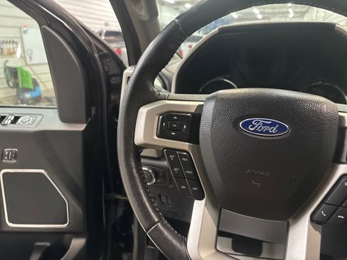 Used 2019 Ford F150 Lariat image 14