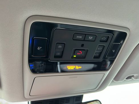 Used 2025 Toyota Grand Highlander FWD image 30