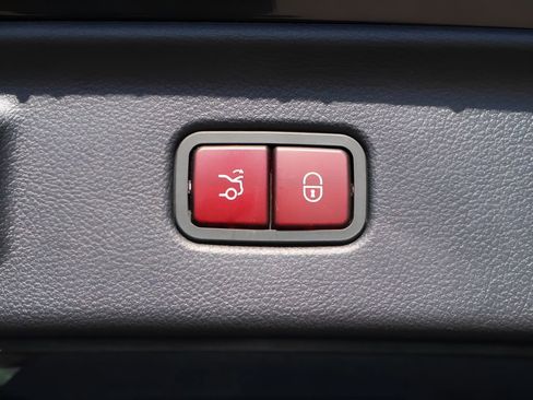 Used 2022 Mercedes-Benz S 500 4MATIC w/ AMG Line Package image 18