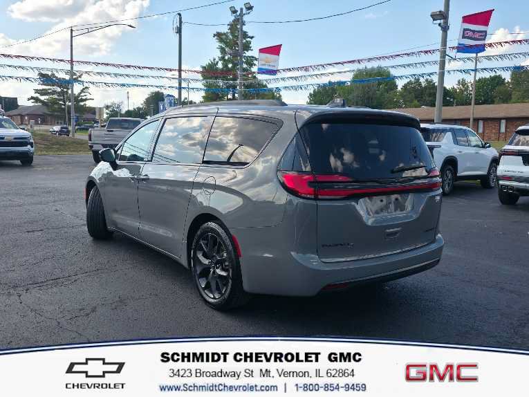 Used 2025 Chrysler Pacifica Limited FWD image 7