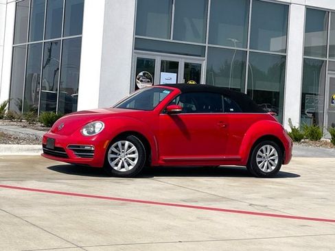 Used 2018 Volkswagen Beetle 2.0T SE FWD image 2