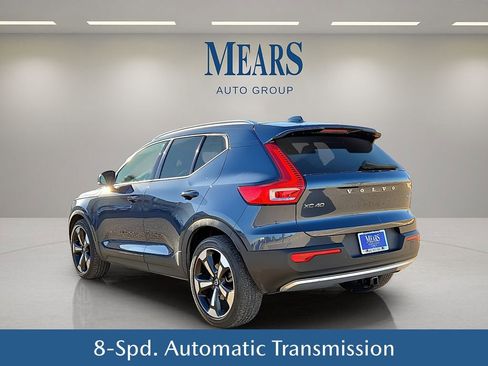 Certified 2021 Volvo XC40 T5 Momentum w/ Premium Package image 4