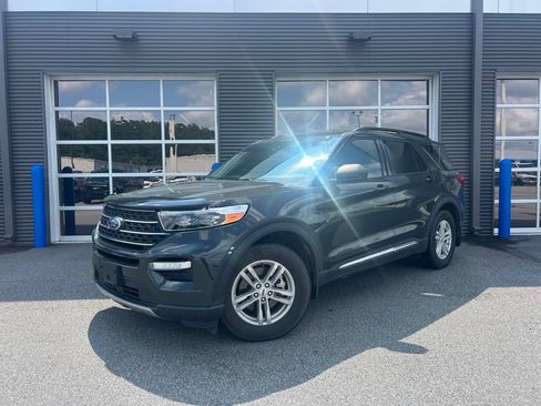 Used 2024 Ford Explorer XLT w/ Equipment Group 202A RWD image 1