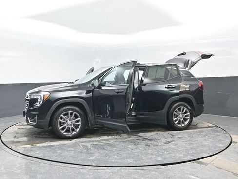 Used 2023 GMC Terrain SLT image 38