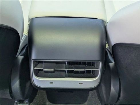 Used 2024 Tesla Model Y Performance AWD/4WD image 18