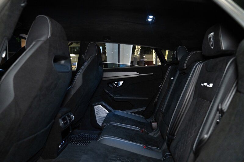 Used 2023 Lamborghini Urus Performante AWD/4WD image 8