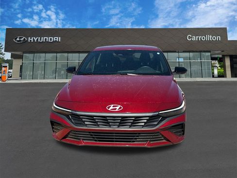 Used 2025 Hyundai Elantra Sport image 2