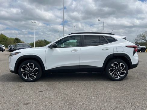 New 2026 Chevrolet Trax RS w/ Driver Confidence Package FWD image 2