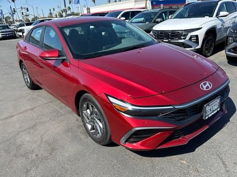 Used 2024 Hyundai Elantra SEL FWD image 1