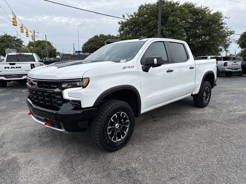 Used 2024 Chevrolet Silverado 1500 ZR2 w/ Technology Package AWD/4WD image 9