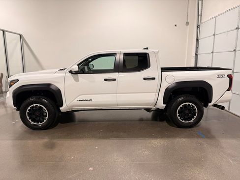 Used 2024 Toyota Tacoma SR5 image 8