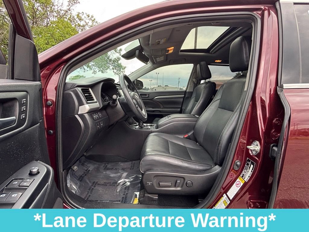 Used 2019 Toyota Highlander Limited w/ Carpet Mat Package (TMS) AWD/4WD image 15