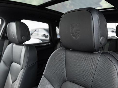 Certified 2026 Porsche Macan AWD/4WD image 23