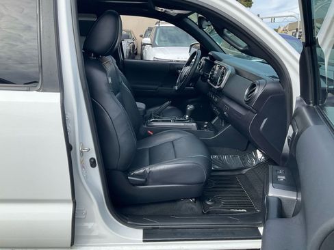 Used 2019 Toyota Tacoma TRD Sport image 56