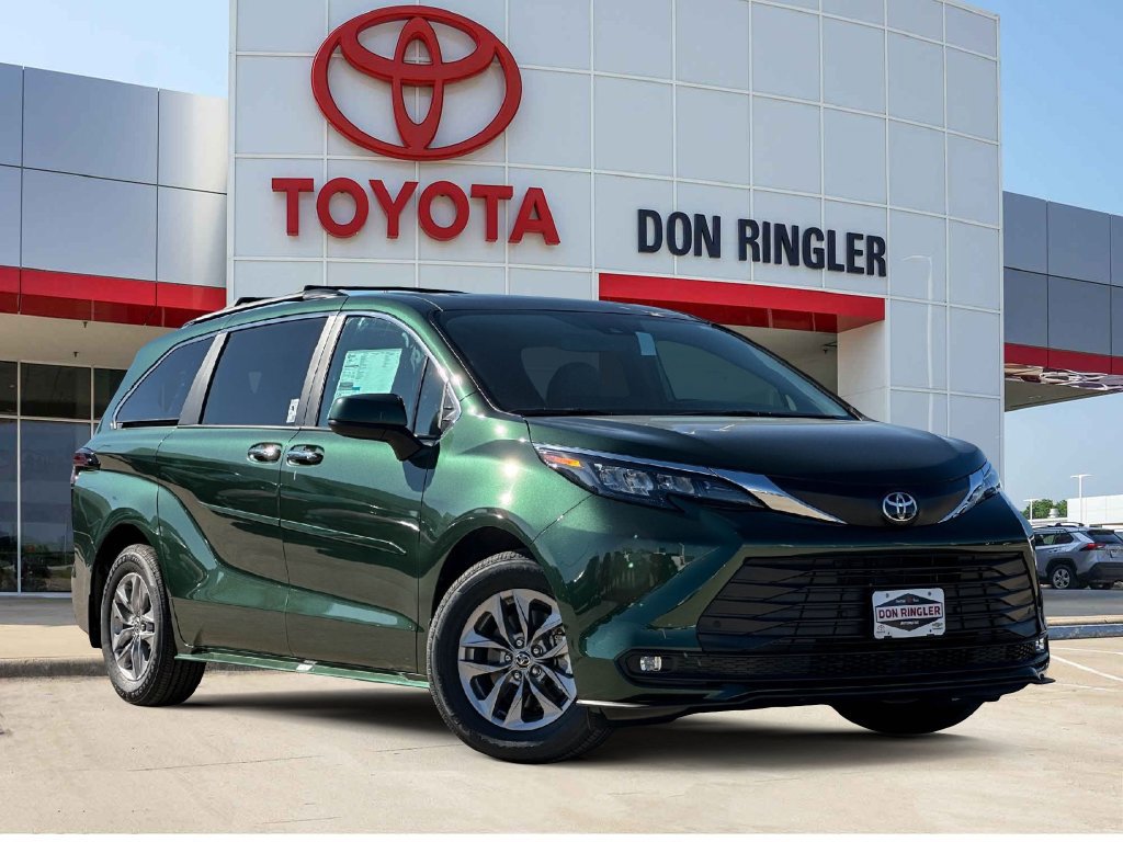 New 2026 Toyota Sienna XLE FWD image 1