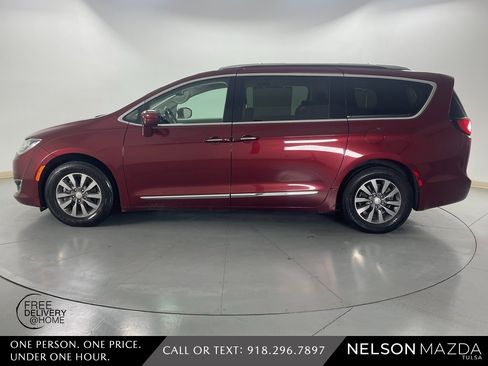 Used 2019 Chrysler Pacifica Touring-L Plus image 9