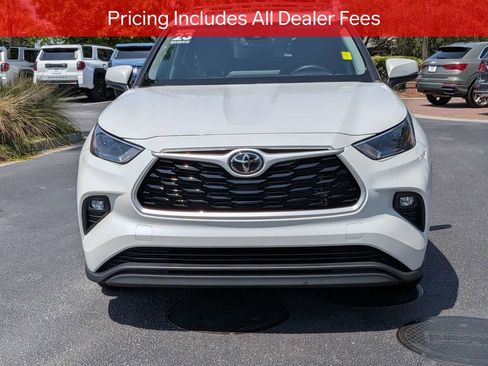 Used 2023 Toyota Highlander XLE AWD/4WD image 10