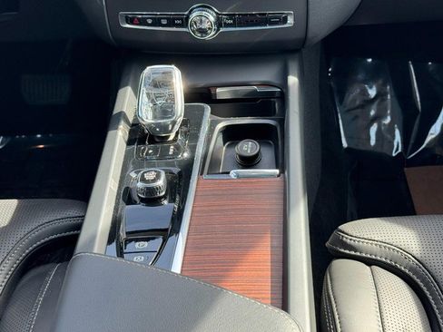 Certified 2023 Volvo XC60 B6 Ultimate w/ Protection Package Premier image 15