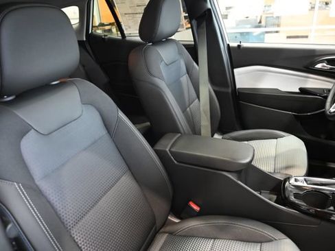 New 2026 Chevrolet Trax LT w/ Sunroof Package FWD image 8