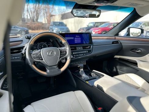 Certified 2024 Lexus ES 300h w/ Luxury Package image 19