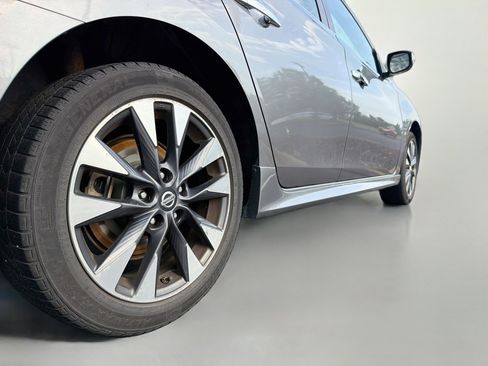 Used 2016 Nissan Sentra SR w/ SR Premium Package FWD image 7