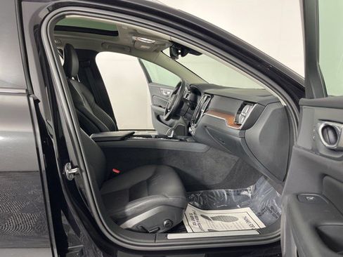 Used 2025 Volvo V60 B5 Cross Country Plus AWD/4WD image 35
