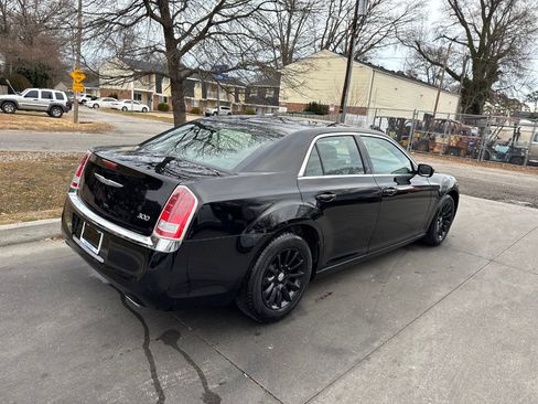 Used 2013 Chrysler 300 image 9