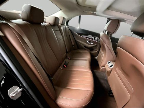 Used 2018 Mercedes-Benz E 400 4MATIC Sedan image 20