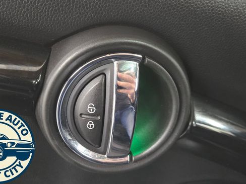 Used 2019 MINI Cooper 2-Door Hardtop image 24