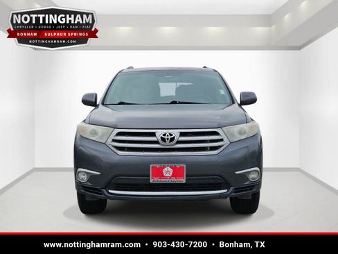 Used 2013 Toyota Highlander SE FWD image 2