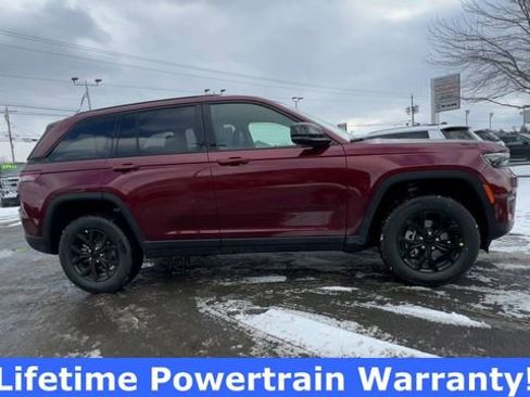 New 2025 Jeep Grand Cherokee Laredo image 9