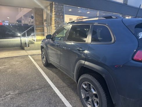Used 2019 Jeep Cherokee Trailhawk w/ Cold Weather Group image 5