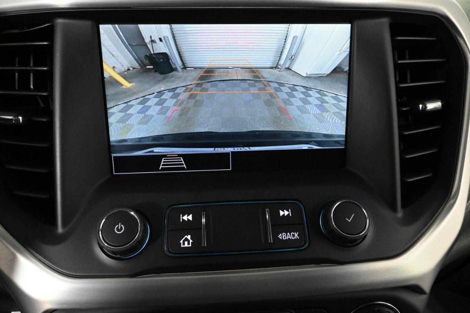 Used 2021 GMC Acadia SLE w/ Driver Convenience Package FWD image 4