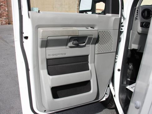 Used 2023 Ford E-450 and Econoline 450 Super Duty w/ Power Windows & Locks Group RWD image 19