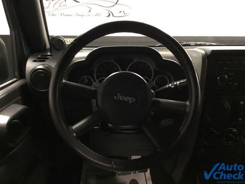 Used 2007 Jeep Wrangler Unlimited Sahara w/ Dual Top Group image 22