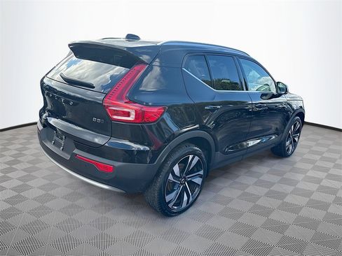 Used 2024 Volvo XC40 B5 Plus image 6