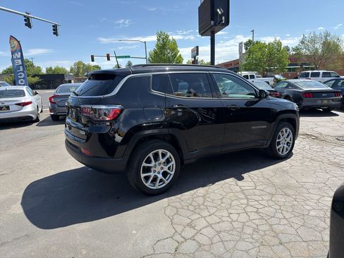 Used 2024 Jeep Compass Latitude AWD/4WD image 8