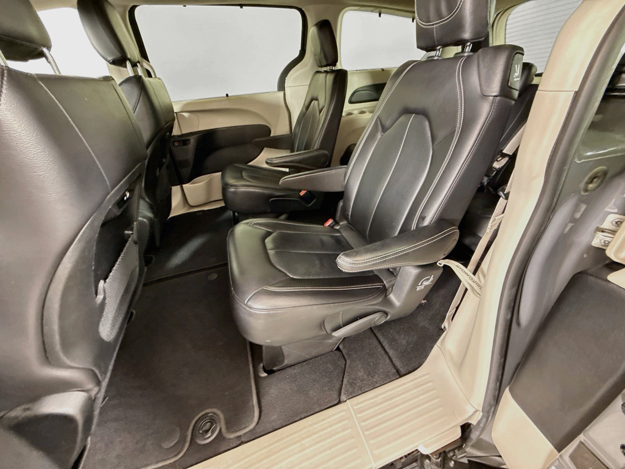 Used 2022 Chrysler Pacifica Touring-L FWD image 21