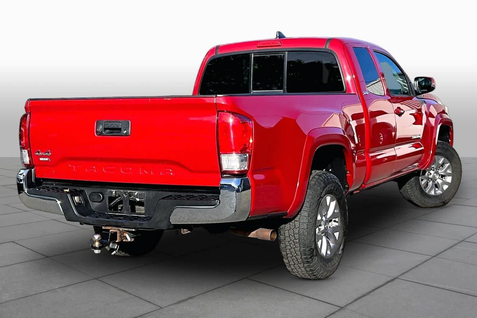 Certified 2016 Toyota Tacoma SR5 AWD/4WD image 13