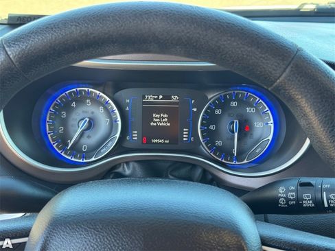 Used 2019 Chrysler Pacifica LX image 24