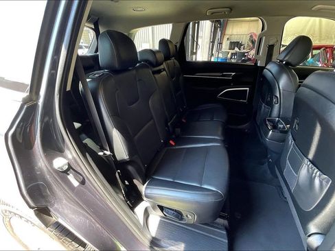 Used 2021 Kia Telluride LX FWD image 27